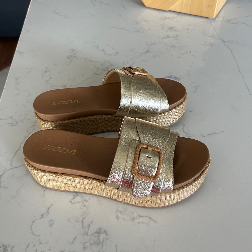 Soda Women's Gold Platform Sandals size 8